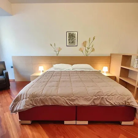 Apartment Hostdomus - Madama Cristina *